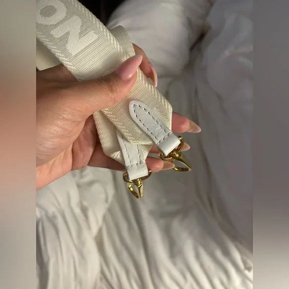 Louis Vuitton White Shoulder Bag with Gold Chain - Picture 9 of 11